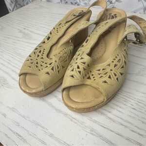 Spring Step Women's Sandals - Olive Cutout Design